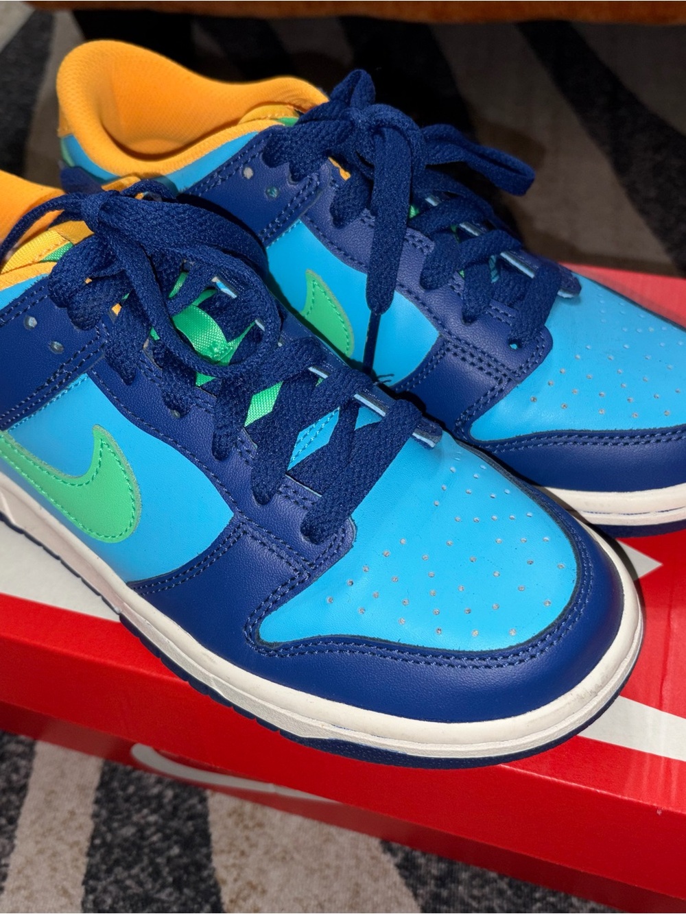 Nike Kids Low-Top Sneakers in Blue, Teal & Yellow